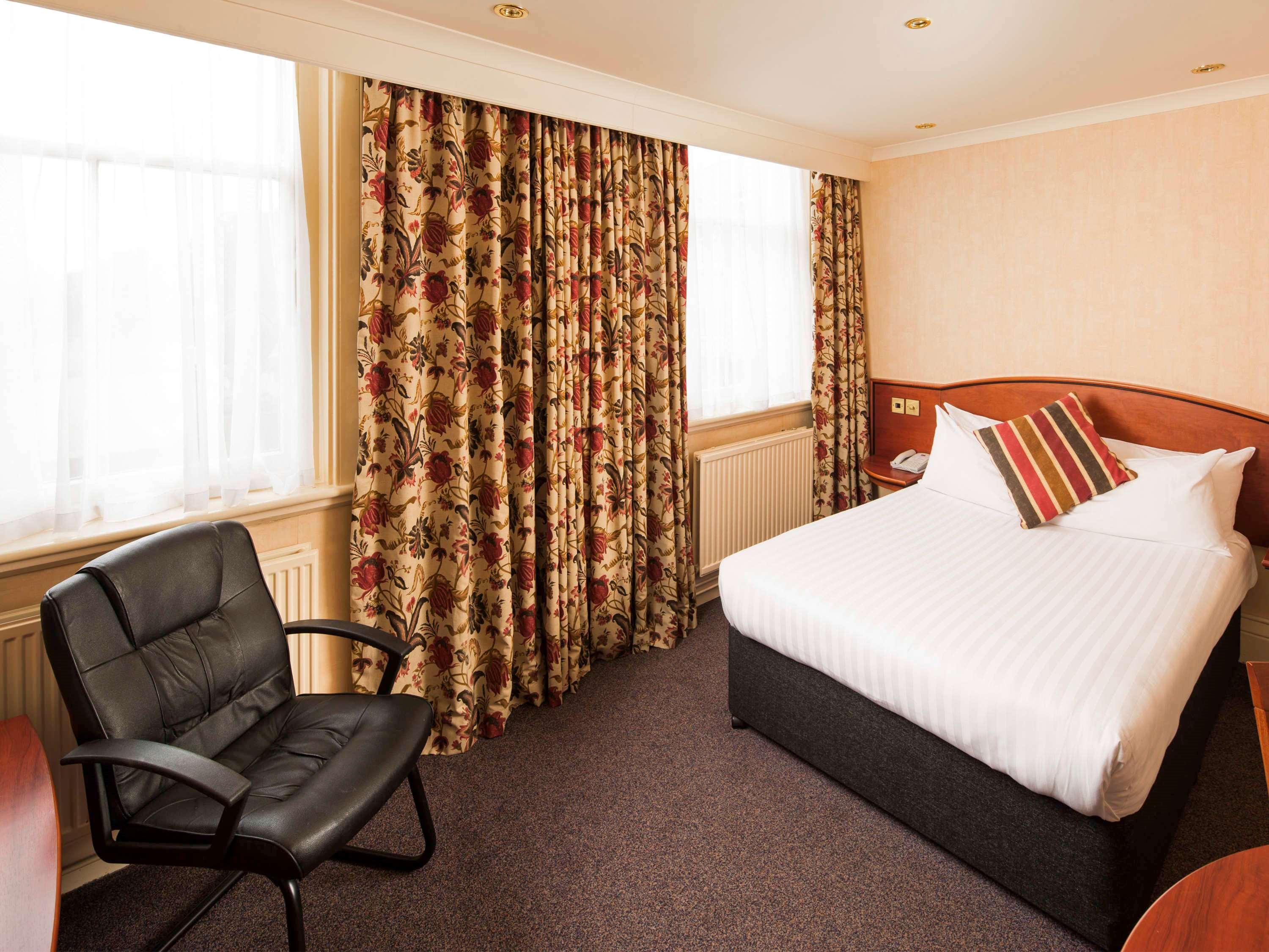 Mercure Burton Upon Trent, Newton Park Exterior photo